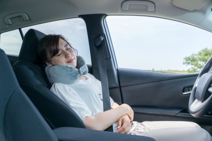 Ngủ trong xe ô tô thế nào cho an toàn, tránh bị chết não?