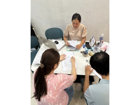 Học viên Đăng kí hoc tại văn phòng NAM THIÊN