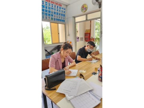 Học viên Đăng kí hoc tại văn phòng NAM THIÊN
