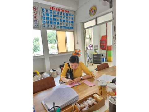 Học viên Đăng kí hoc tại văn phòng NAM THIÊN