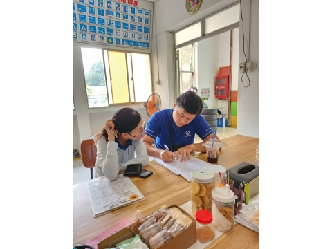 Học viên Đăng kí hoc tại văn phòng NAM THIÊN
