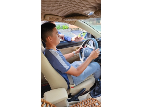 Thầy trung tâm NAM THIÊN dạy học viên cơ bản và chạy thực hành