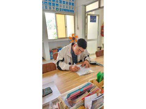 Học viên Đăng kí hoc tại văn phòng NAM THIÊN
