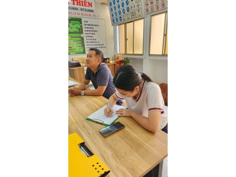 Học viên Đăng kí hoc tại văn phòng NAM THIÊN