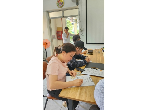 Học viên Đăng kí hoc tại văn phòng NAM THIÊN