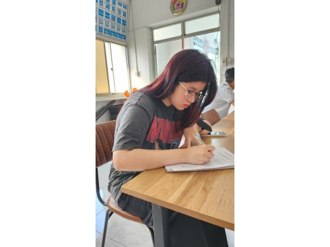 Học viên Đăng kí hoc tại văn phòng NAM THIÊN