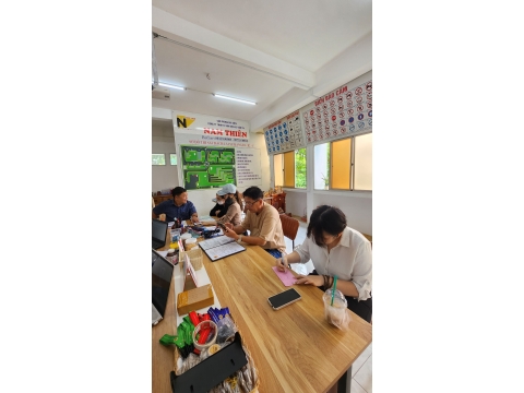 Học viên Đăng kí hoc tại văn phòng NAM THIÊN