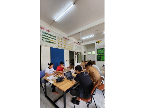 Học viên Đăng kí hoc tại văn phòng NAM THIÊN
