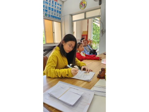 Học viên Đăng kí hoc tại văn phòng NAM THIÊN