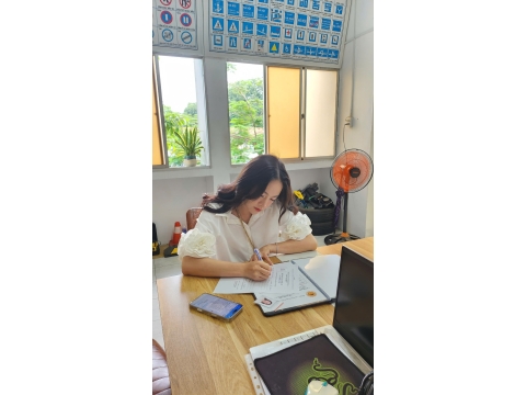 Học viên Đăng kí hoc tại văn phòng NAM THIÊN