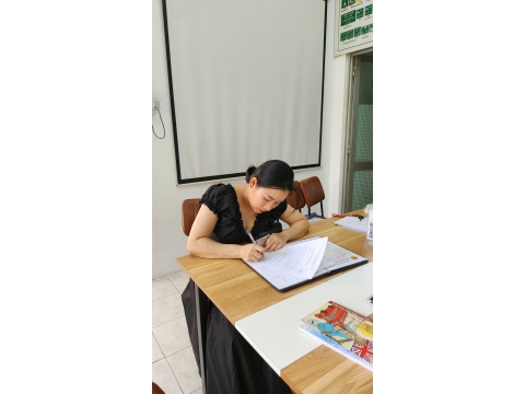 Học viên Đăng kí hoc tại văn phòng NAM THIÊN