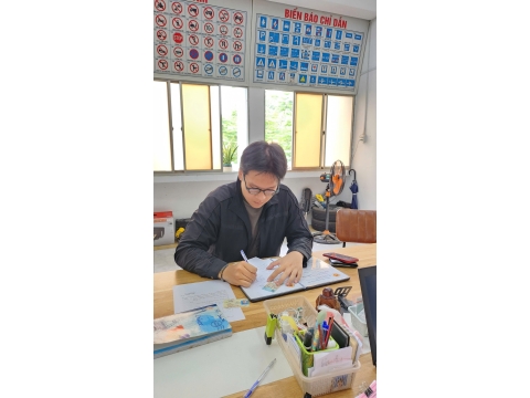 Học viên Đăng kí hoc tại văn phòng NAM THIÊN