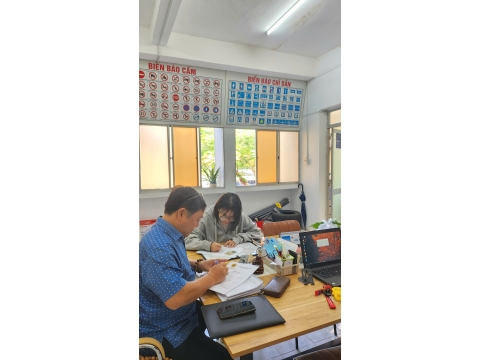 Học viên Đăng kí hoc tại văn phòng NAM THIÊN