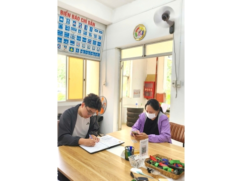 Học viên Đăng kí hoc tại văn phòng NAM THIÊN