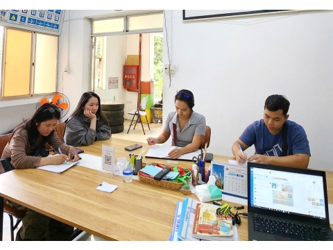 Học viên Đăng kí hoc tại văn phòng NAM THIÊN