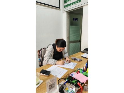 Học viên Đăng kí hoc tại văn phòng NAM THIÊN