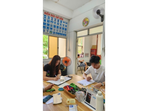 Học viên Đăng kí hoc tại văn phòng NAM THIÊN