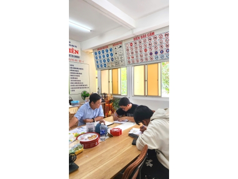 Học viên Đăng kí hoc tại văn phòng NAM THIÊN
