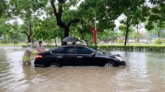 Những việc cần làm để cấp cứu xe ô tô bị ngập nước cung NAM THIÊN