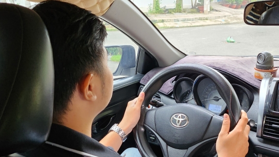 Ký hiệu trên cần số ô tô mà các tài mới cần biết để không bị nhầm?