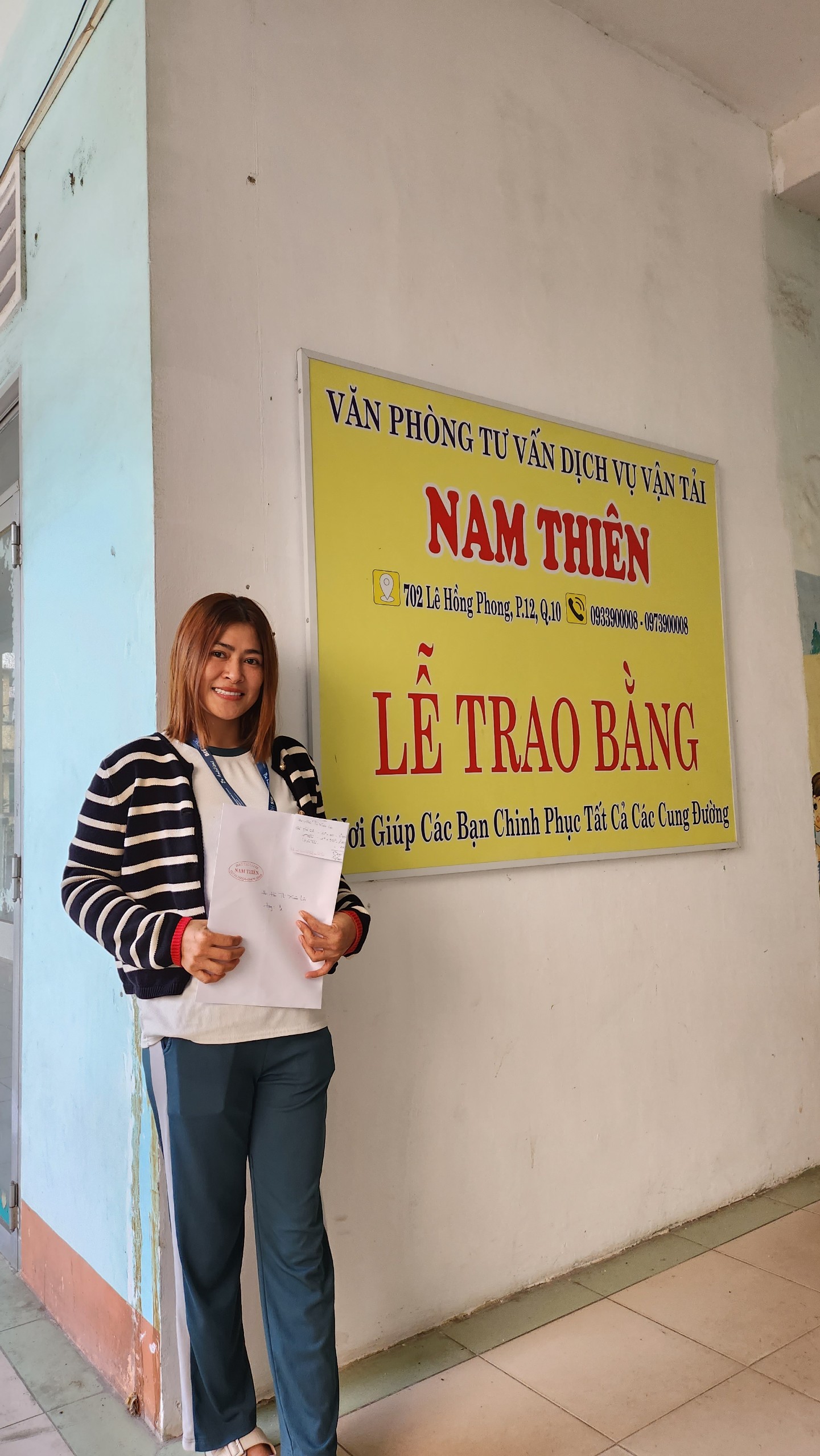 hoc vien Nu nhận bằng tai Trung Tâm Nam Thiên