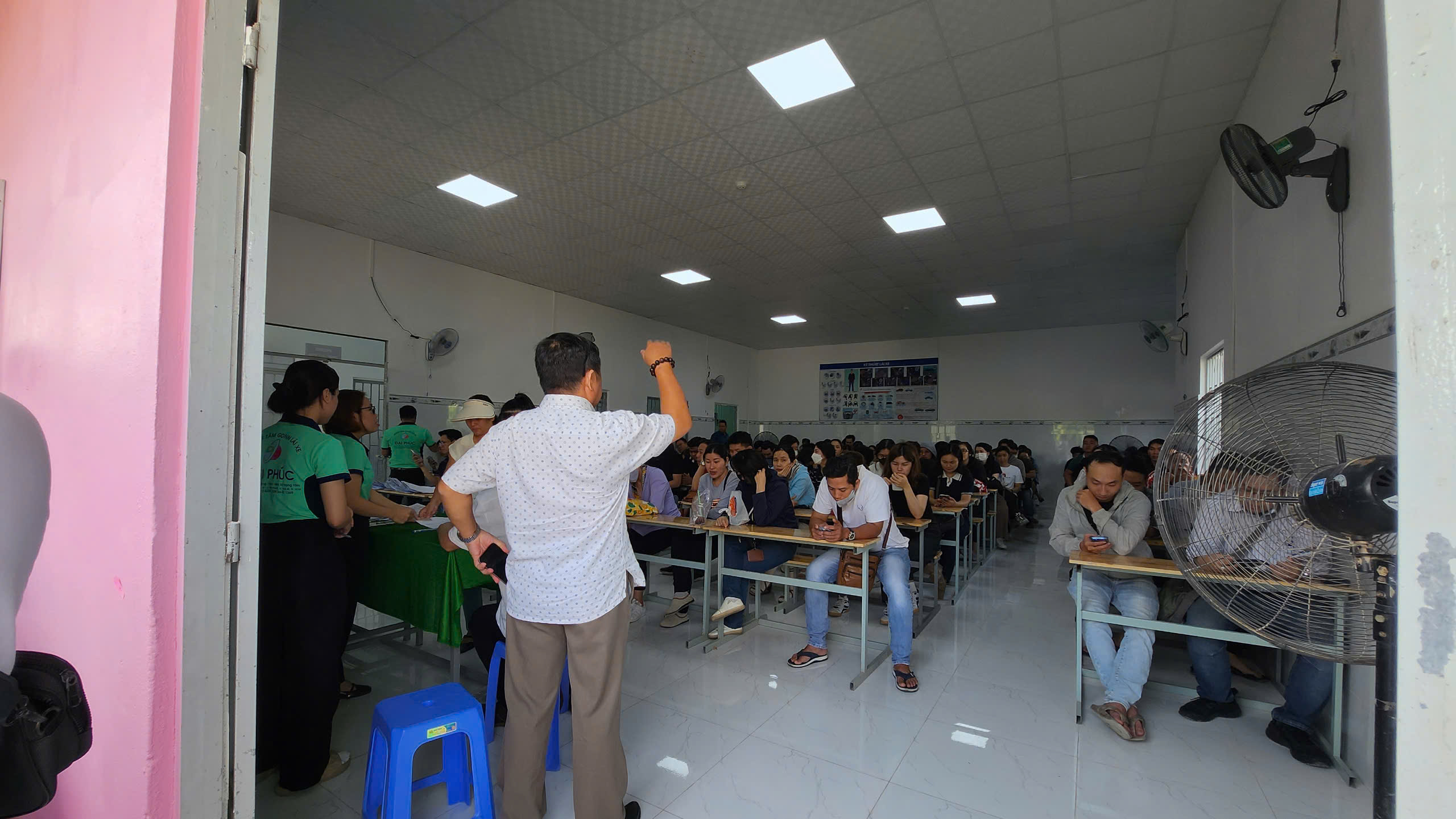 Học viên Nam Thiên Tập trung trước khi thi ly thuyết